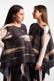 Dos mujeres usando el conjunto Estrella en color negro.